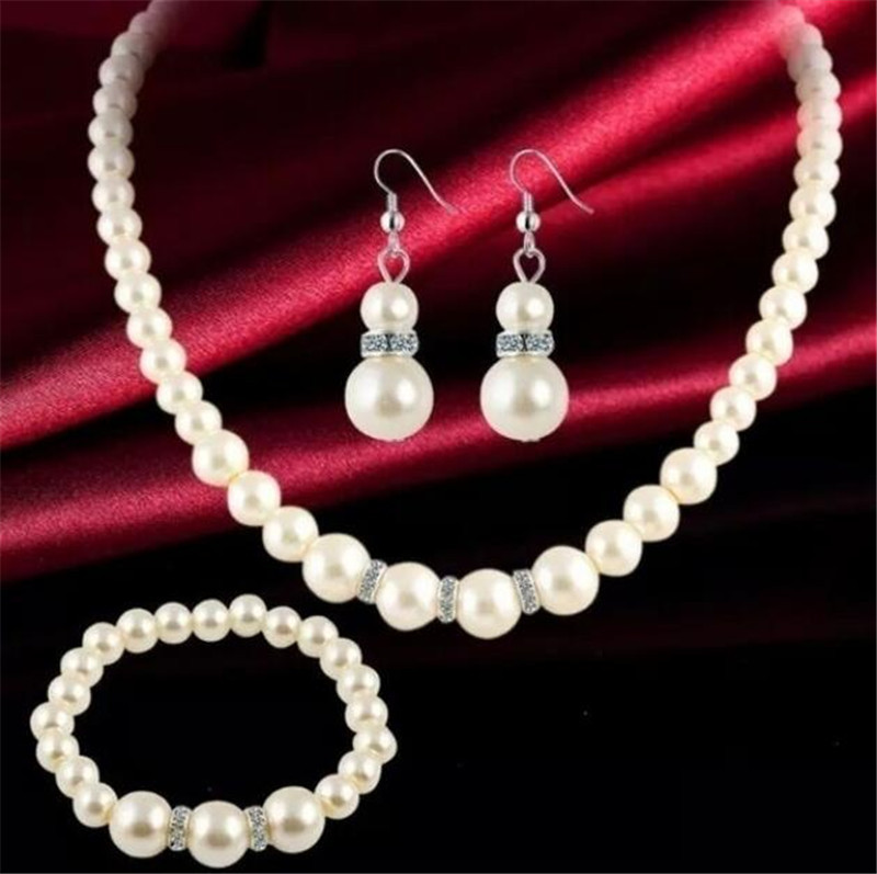 欧米のファッション真珠にダイヤモンドの水晶のネックレスのイヤリングのブレスレットのセットの女性の新婦のアクセサリーの卸売りを入れます。|undefined