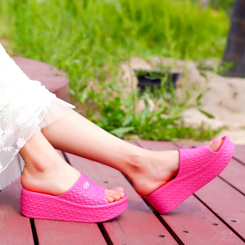 A generation of hair thick-soled slippers women's slippers light and comfortable wedge heel heightening leisure high heel sandals