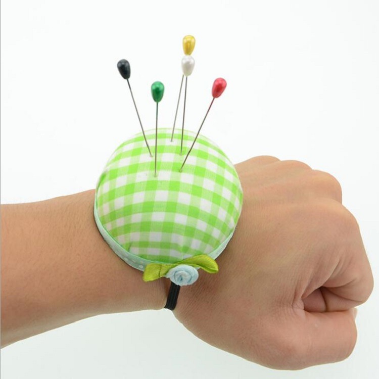Wrist pin plug portable plaid cloth pin ball handmade DIY floral green white plaid pin ball