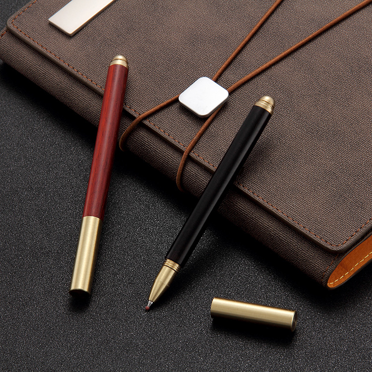 Source manufacturers wholesale brass sandalwood signature pen business craft gift water pen student teacher Memorial neutral pen