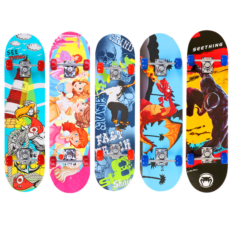 Factory wholesale four-wheel skateboard men and women beginner scooter children 6-12 years old double-sided figure double-sided maple skateboard