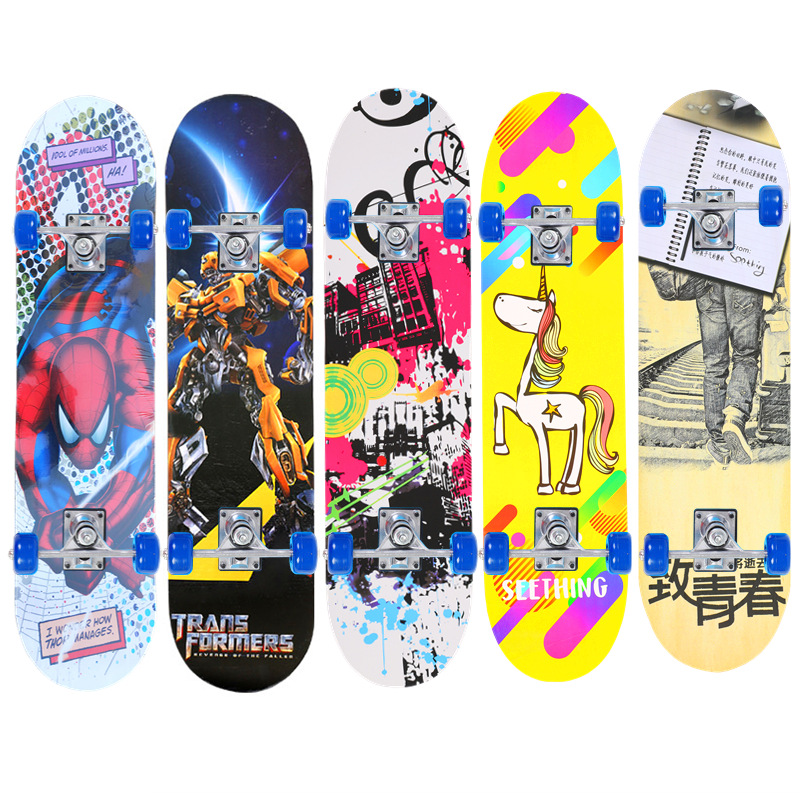 Factory wholesale four-wheel skateboard men and women beginner scooter children 6-12 years old double-sided figure double-sided maple skateboard