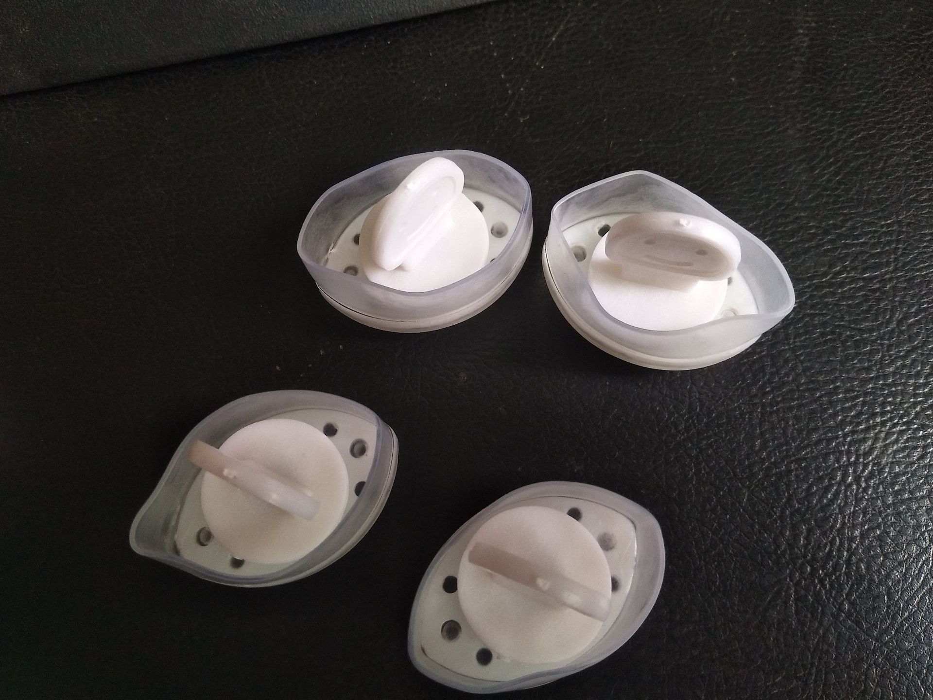 Factory Direct supply specifications 2.5 * 4cm hot water bag plastic accessories water injection plastic air plug