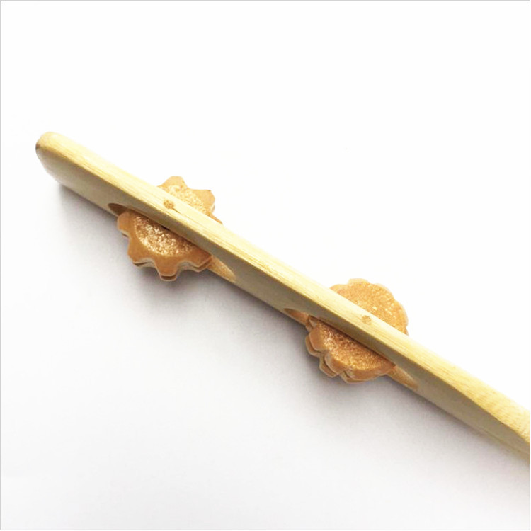 Factory bamboo double ball rolling massage does not require people to knock on the neck back stick old head music scratching tool scratching rake