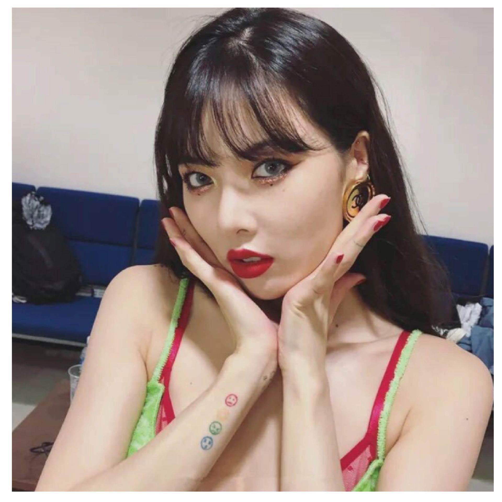 Complimentary sticker Jin Hyuna with smiley face love ins Wind wrist children's cute spot gift tattoo sticker