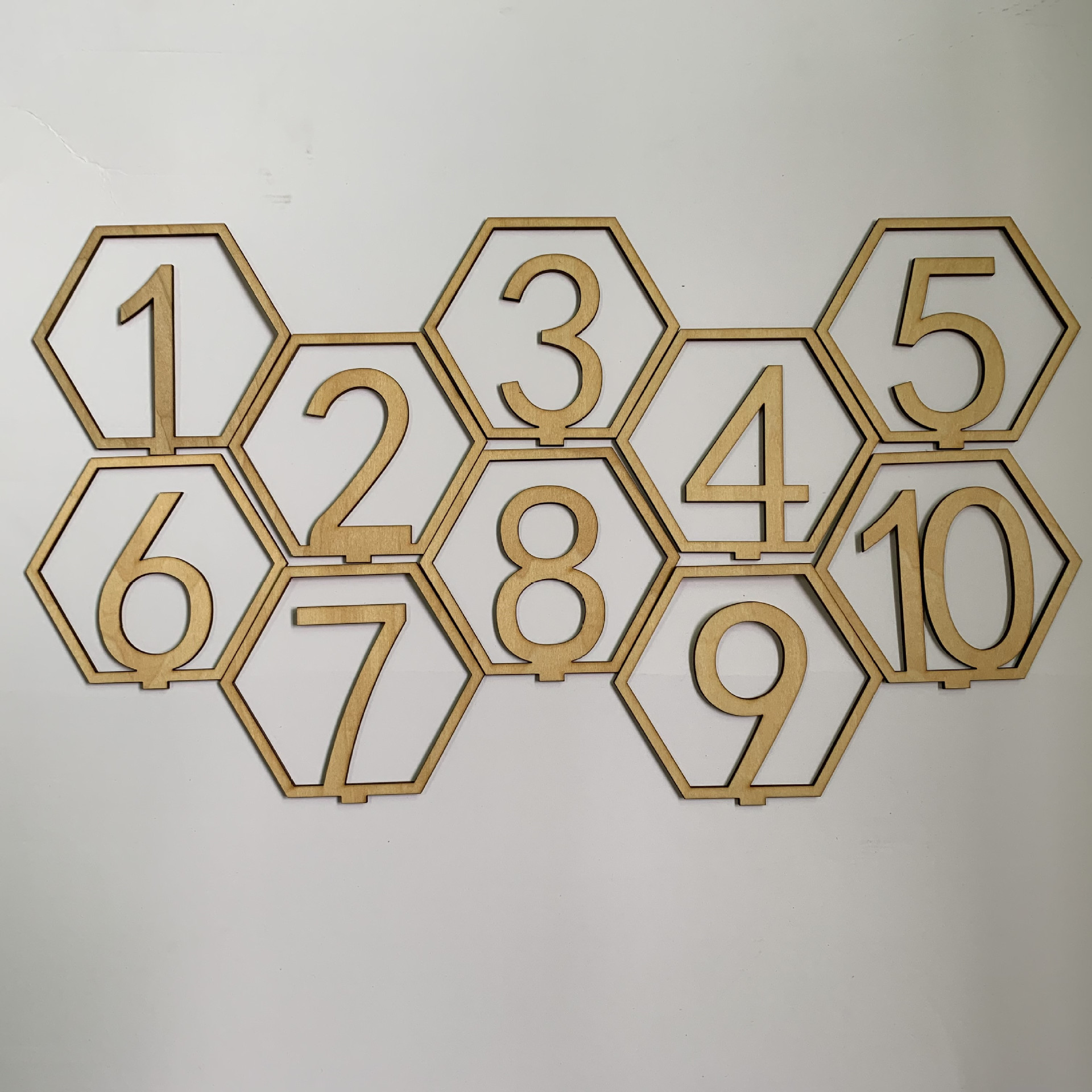 Cross-border explosions wooden table number plate 1-20 hexagonal hollow digital seat plate Bar Cafe seat number