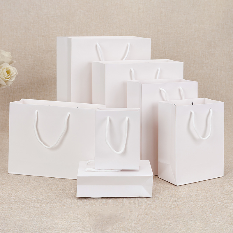 White card film coated paper bag clothing packaging handbag in stock gift bag printing gift shopping bag logo hand carry