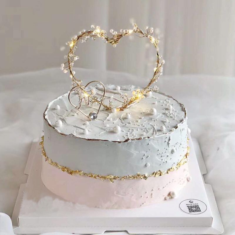TikTok Baroque Cake Decoration Lace Crystal Pearl Crown Ornaments Baking Bride Queen Tiara Alloy