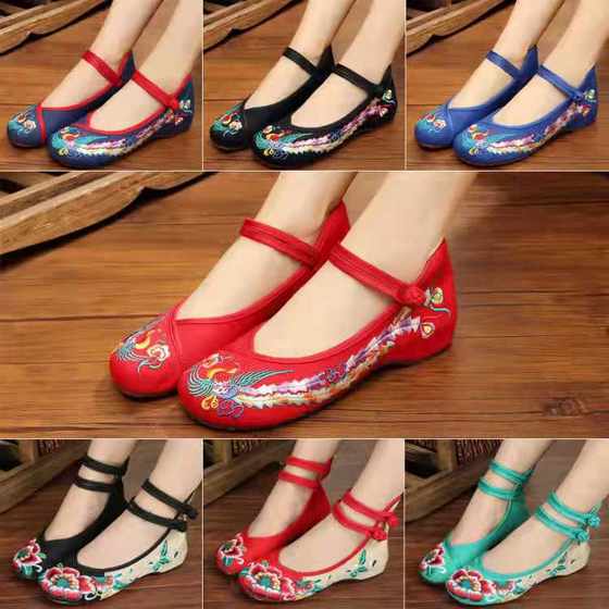Recruit an agent wholesale old Beijing embroidered shoes women's ethnic style cloth shoes bride's wedding shoes square dancing