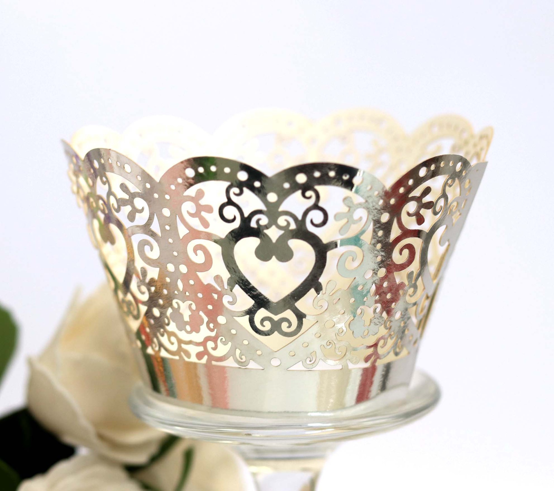 New laser hollow paper edge baking egg tart Cup decorative lace cake holder love paper cup wholesale