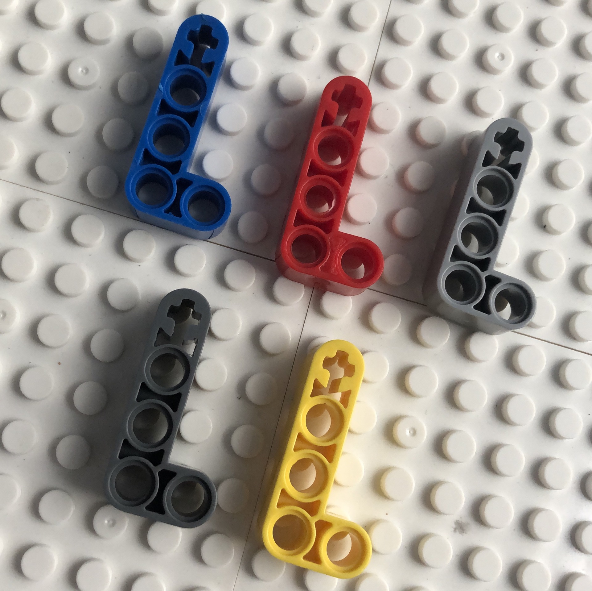 One kilogram of about 760 particles is compatible with Lego 32140 building blocks small particles technology parts beam arm 4 1 hole parts small l