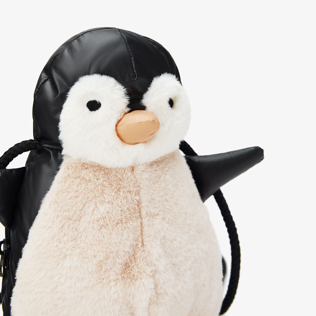 Fall/Winter 19 new cute little penguin messenger bag toy doll three-dimensional shape shoulder bag Black