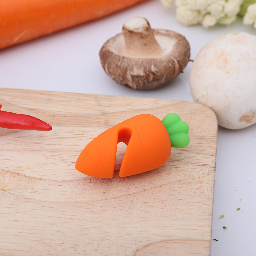 Folding design silicone small carrot pot lid raised spill-proof device kitchen practical gadget cross-border available for sale