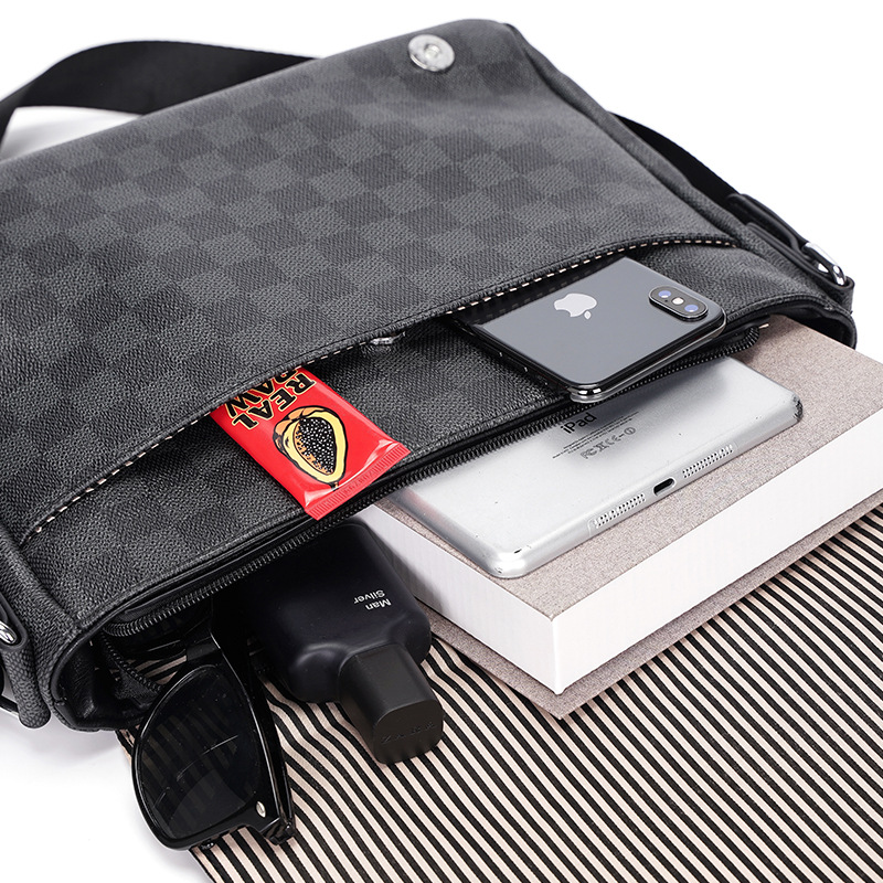 Wholesale men's new shoulder bag fashion messenger bag Street diagonal bag flip ipad File Bag Men's bag tide