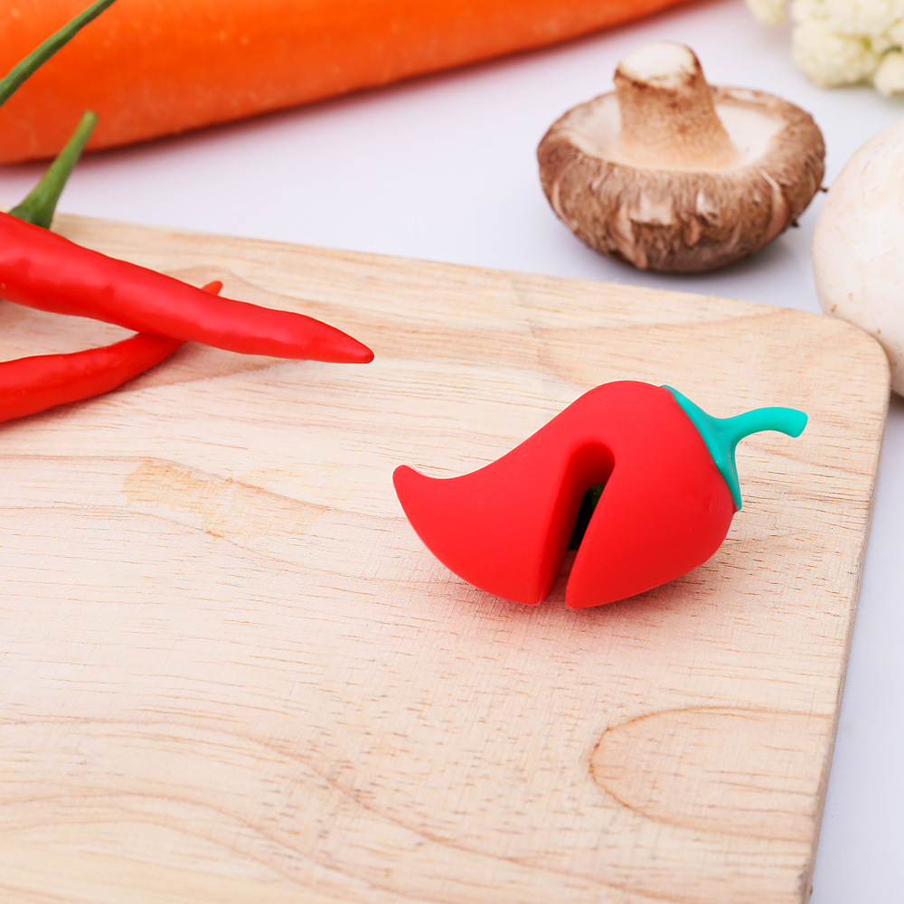 Creative cute pepper-shaped pot lid raised silicone spill-proof device kitchen practical and interesting gadget