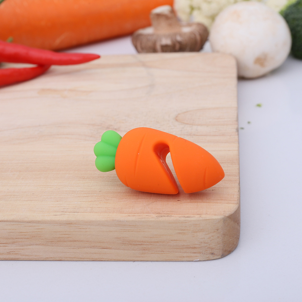 Folding design silicone small carrot pot lid raised spill-proof device kitchen practical gadget cross-border available for sale