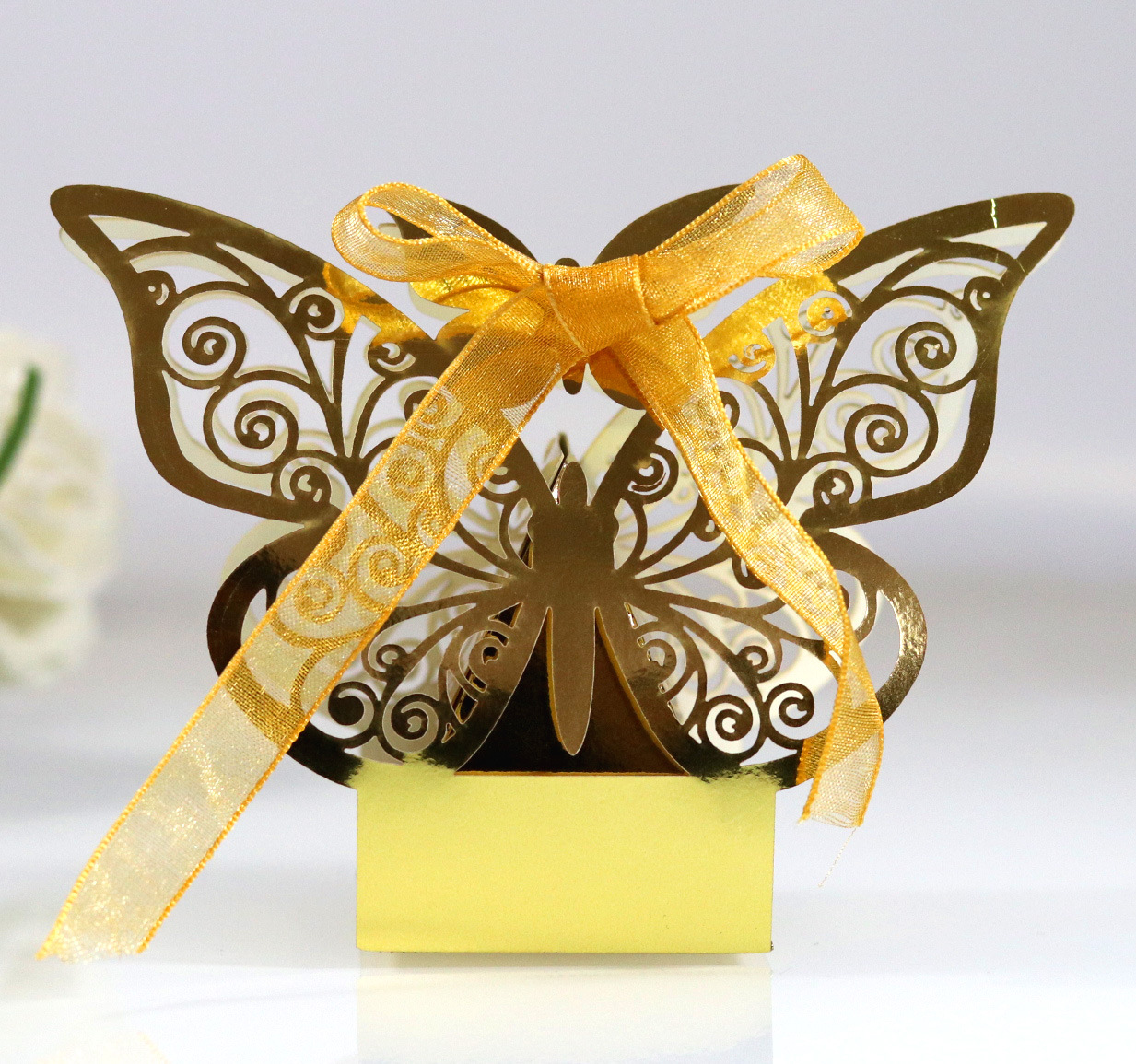 Amazon European wedding candy box chocolate box laser hollow pink butterfly candy box spot wholesale