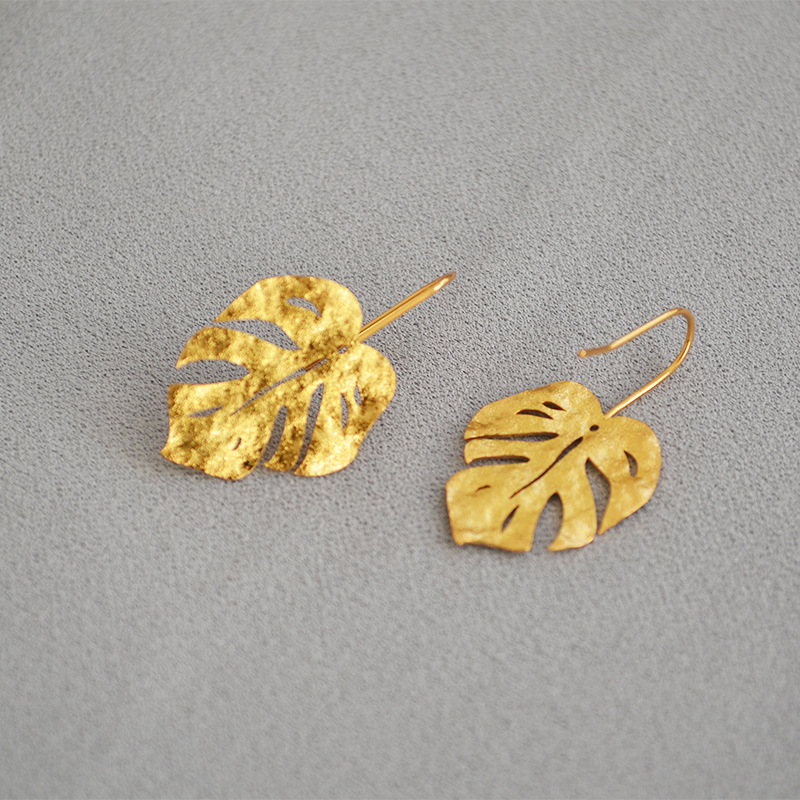 European and American fashion niche frosted grainy retro golden leaves personality cold temperament versatile earrings for women