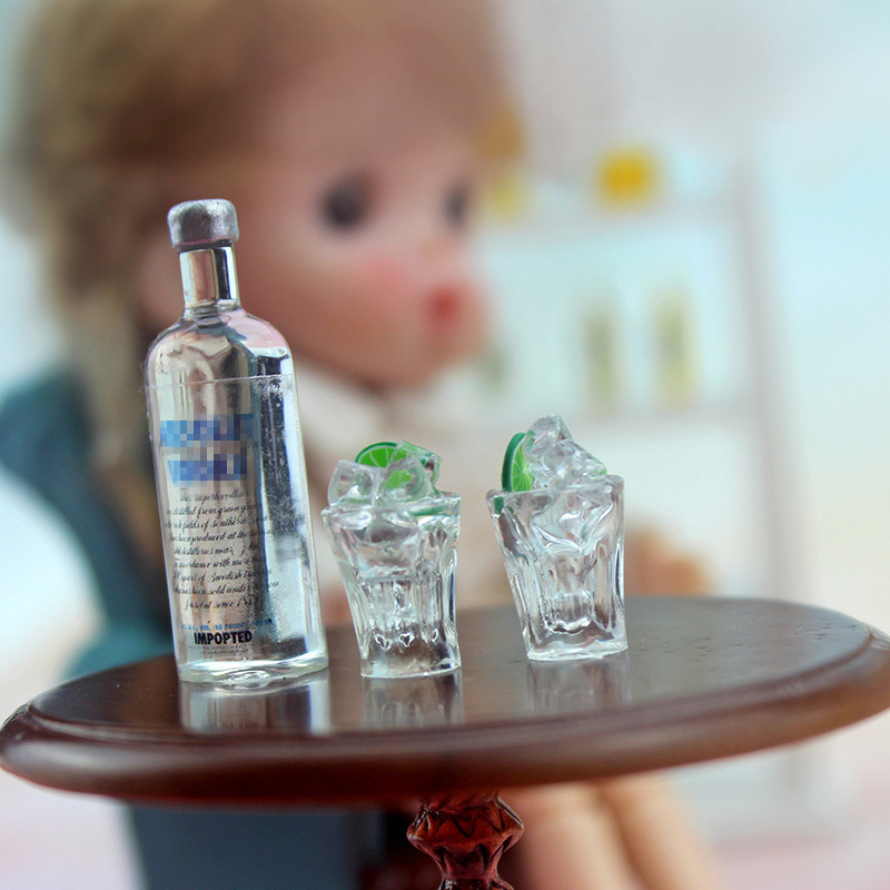 52dollhouse人形屋部品ミニチュアモデルメーカー直販ミニウォッカ酒瓶セットd405|undefined