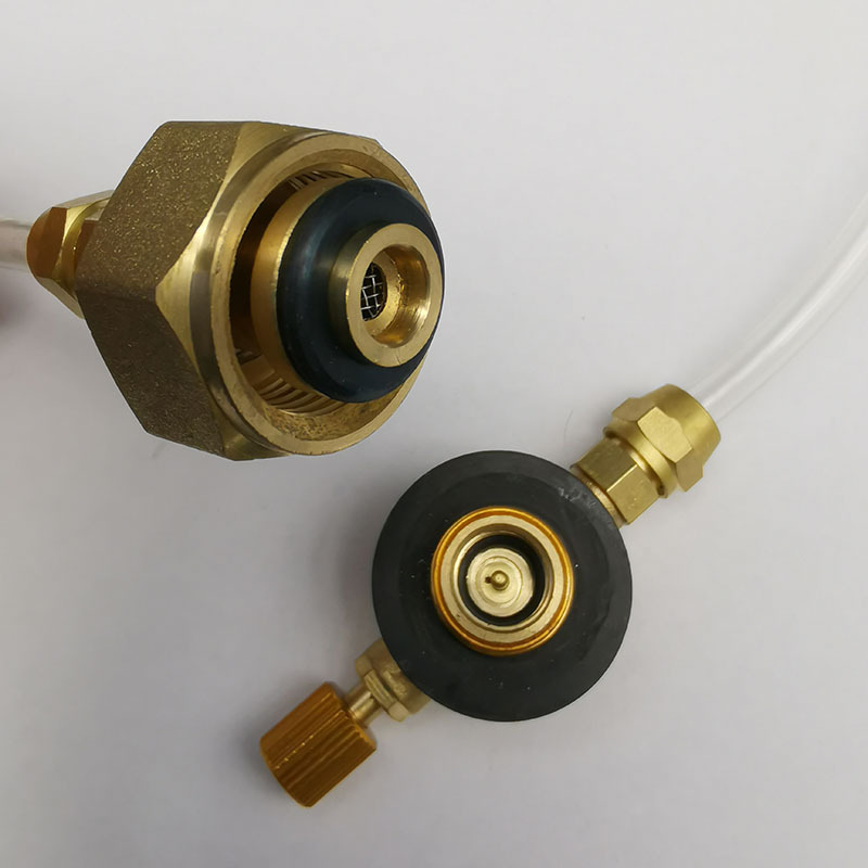 Export Russian German standard liquefied gas stove head card type long flat gas tank outdoor inflatable valve converter connector pipe