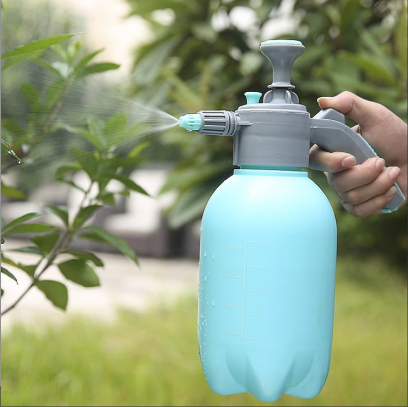 Plastic garden gardening explosion-proof watering pot sprayer pneumatic watering multi-meat squeeze watering pot