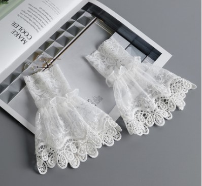 Accessories Elegant Chanel Three-dimensional Lace Decorative Cuff Fake Collar