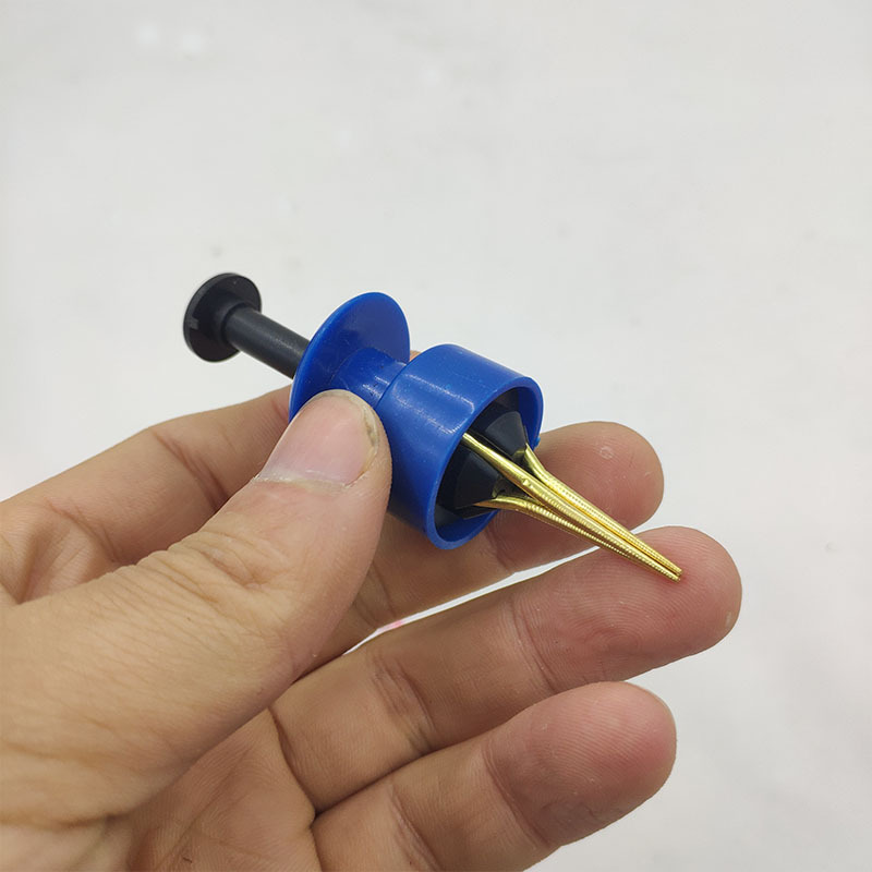 Red worm clip bait fast hanging earthworm clip fishing supplies fishing accessories automatic bait hanger