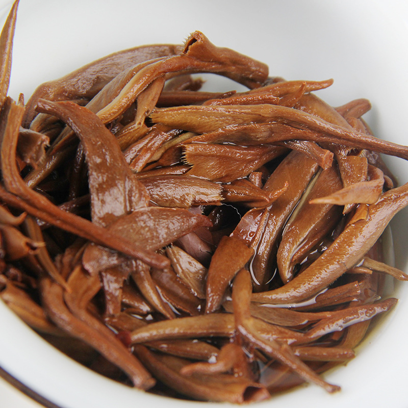 Wholesale Yunnan black tea big golden Bud honey fragrant golden Bud Red Yunnan Fengqing ancient tree tea fragrant big golden tooth tea cake