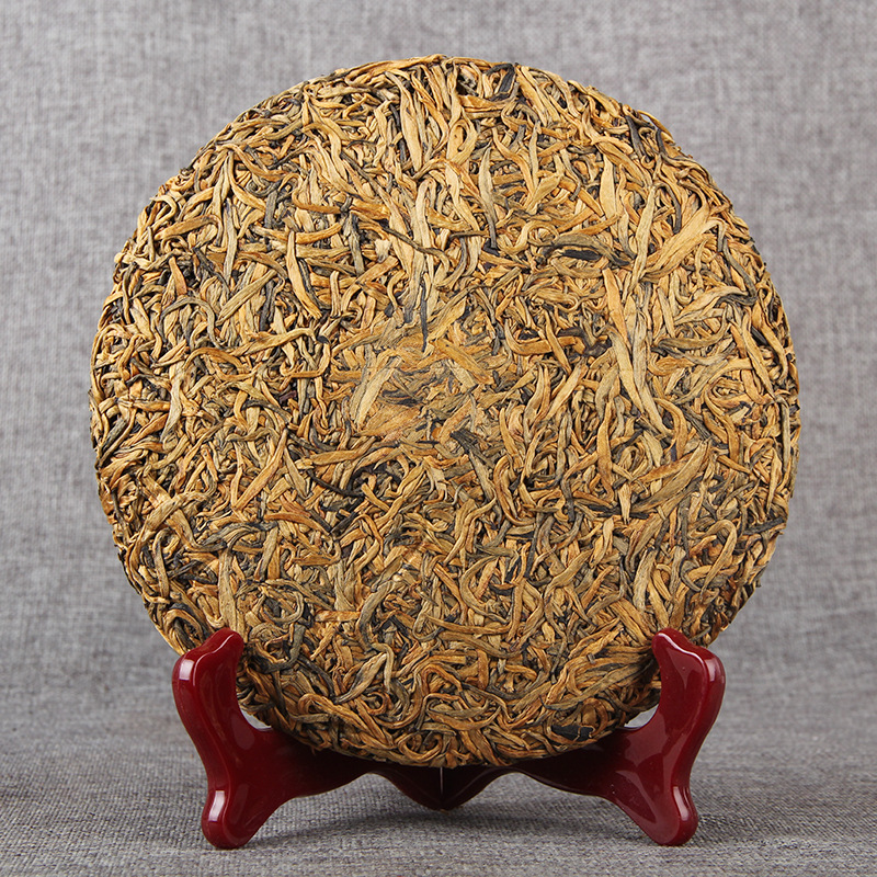 Wholesale Yunnan black tea big golden Bud honey fragrant golden Bud Red Yunnan Fengqing ancient tree tea fragrant big golden tooth tea cake