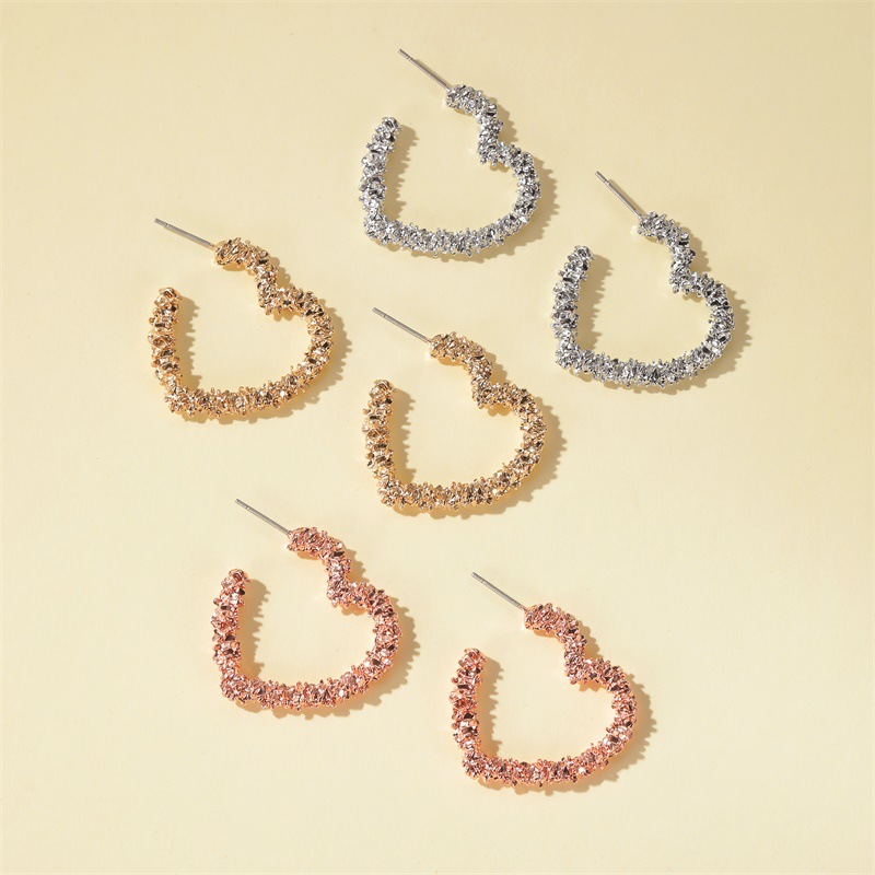 European and American New Earrings Internet Popular Style Elegant Carved Opening Love Earrings Simple Alloy Frosted Heart-shaped Earrings
