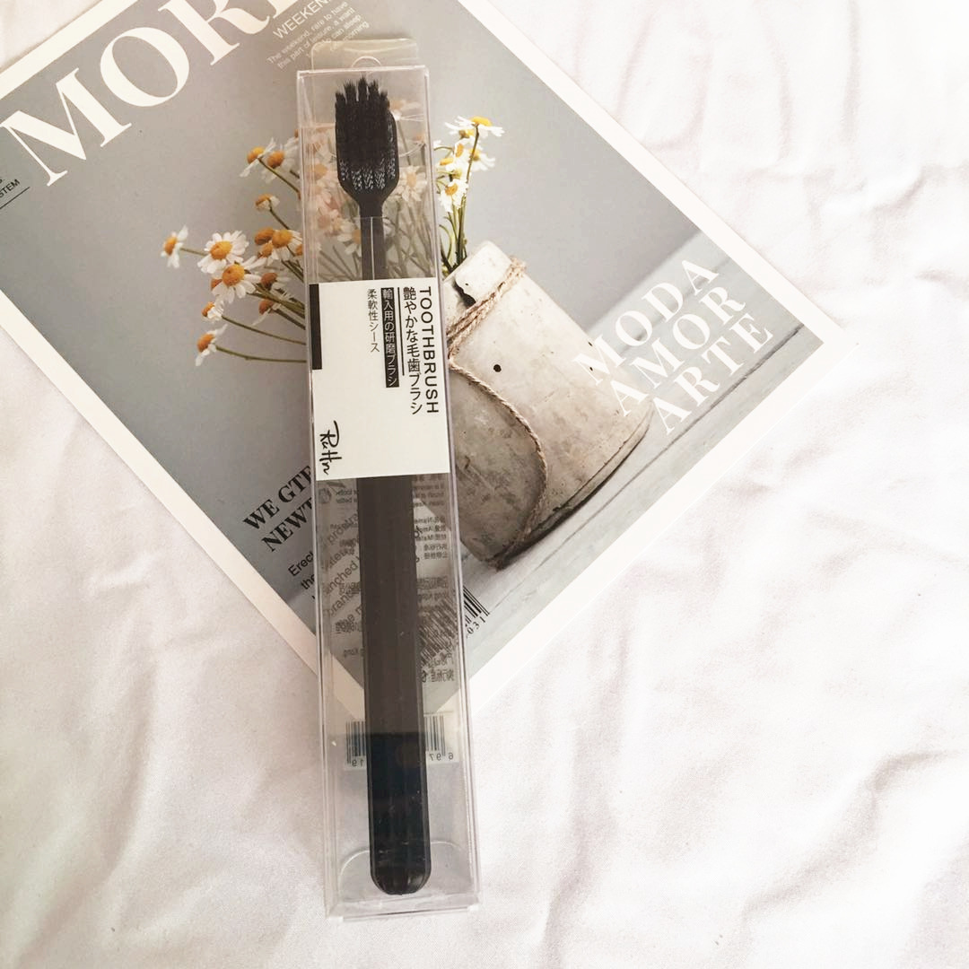 Imported spiral wire toothbrush black and white wide head soft bristle toothbrush single pack toothbrush chain cross-border hot sale factory direct sales