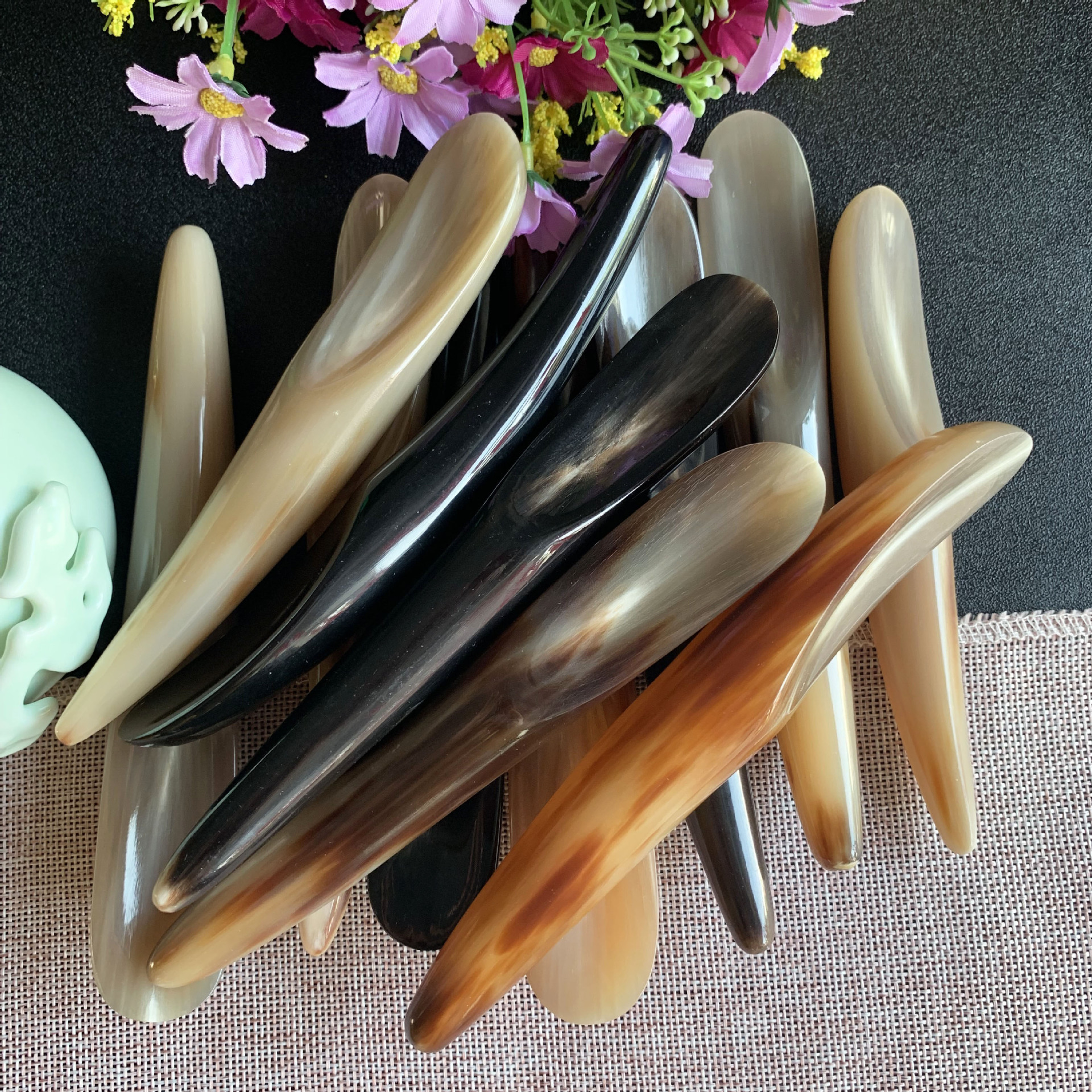 Natural horn dial by Rod flat head scraping plate point stick black and white massage stick horn comb factory wholesale