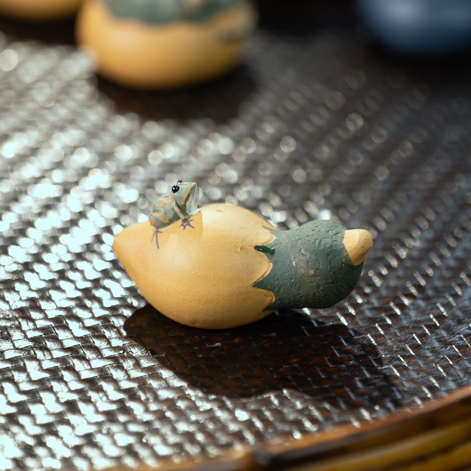 Yixing purple sand water spray watermelon tea pet handmade frog pumpkin lotus seed lemon broad bean tea set ornaments sculpture wholesale