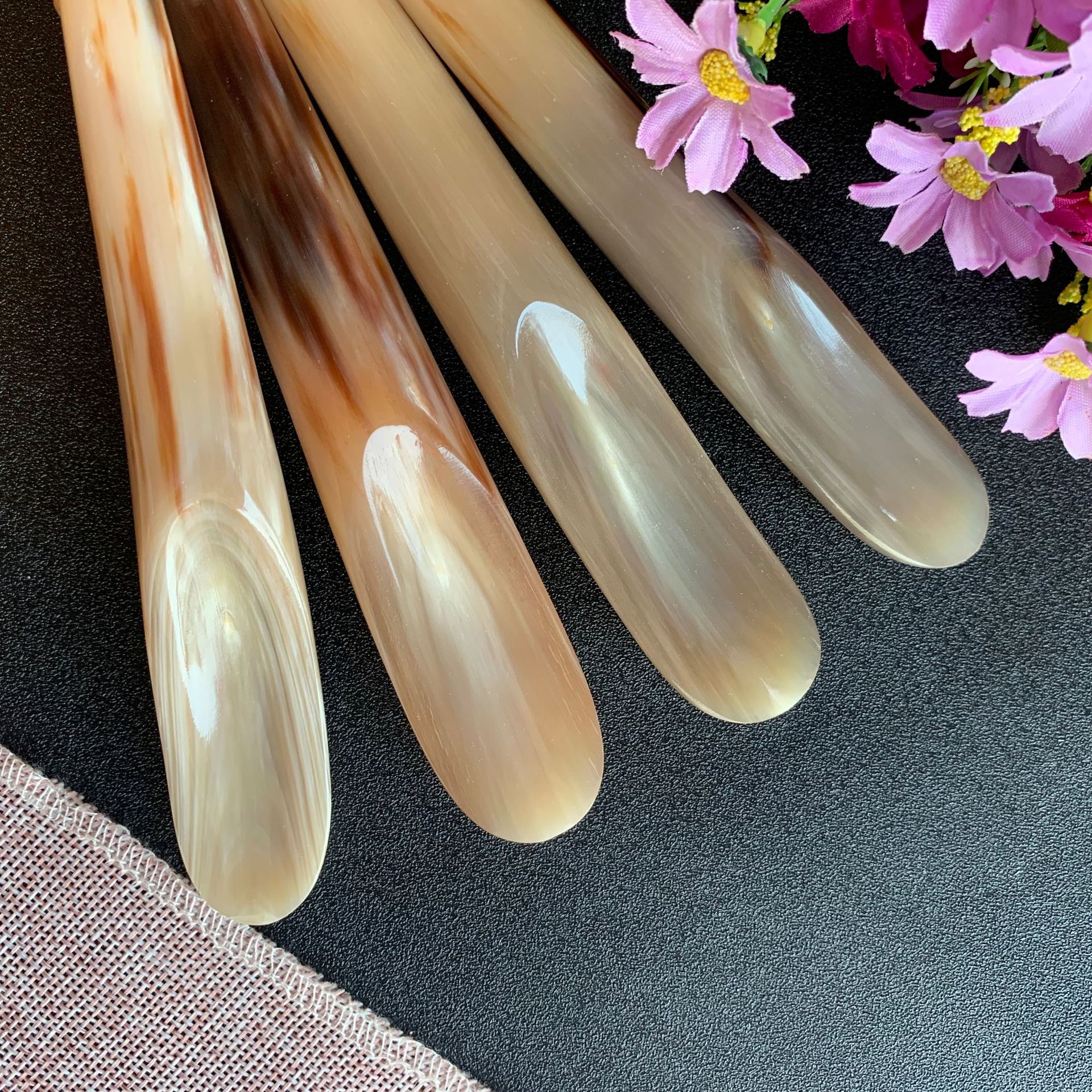 Natural horn dial by Rod flat head scraping plate point stick black and white massage stick horn comb factory wholesale