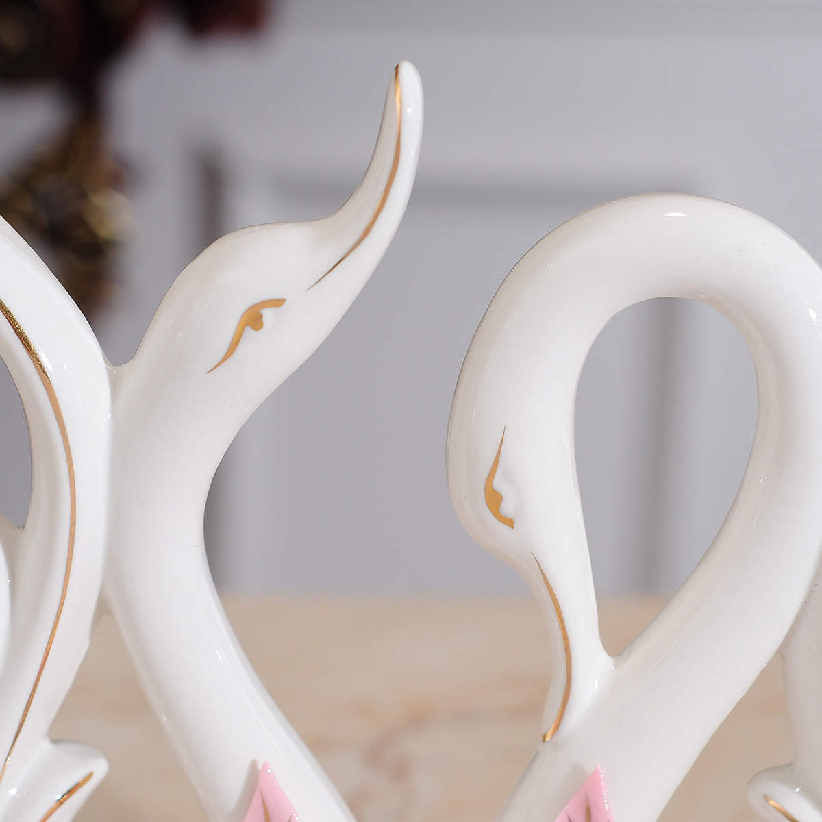 Swan ornaments factory direct creative ceramic living room TV cabinet decorations for wedding gifts crafts
