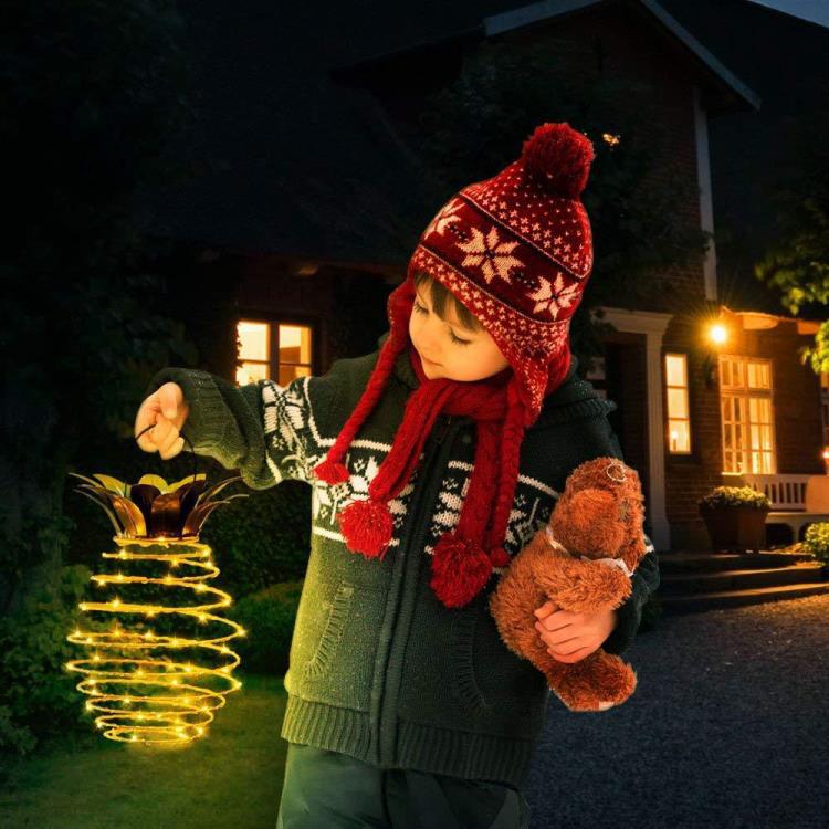 Cross-border hot solar lamp pineapple Iron Lantern led copper wire light string outdoor waterproof garden decoration hanging lamp