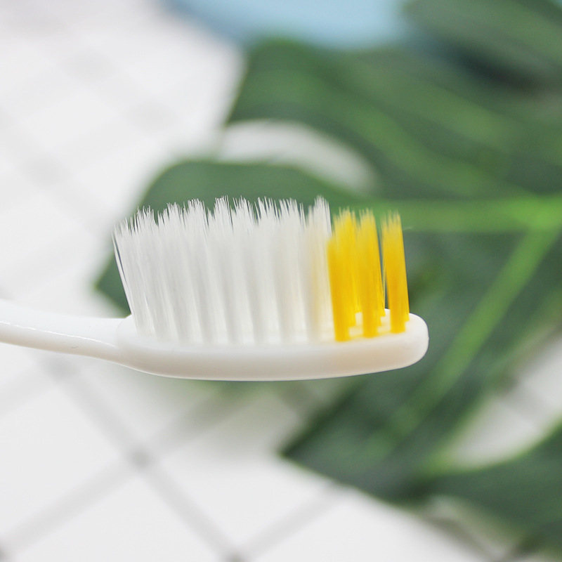 Small Moon 10 affordable bamboo charcoal soft bristle toothbrush 2 yuan shop running rivers and lakes stall toothbrush supply factory wholesale