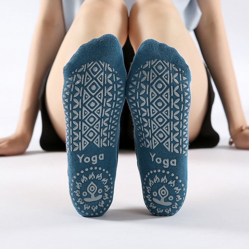 Autumn and winter New beginner non-slip ladies professional yoga socks five-finger socks dance socks silicone cotton Pilates