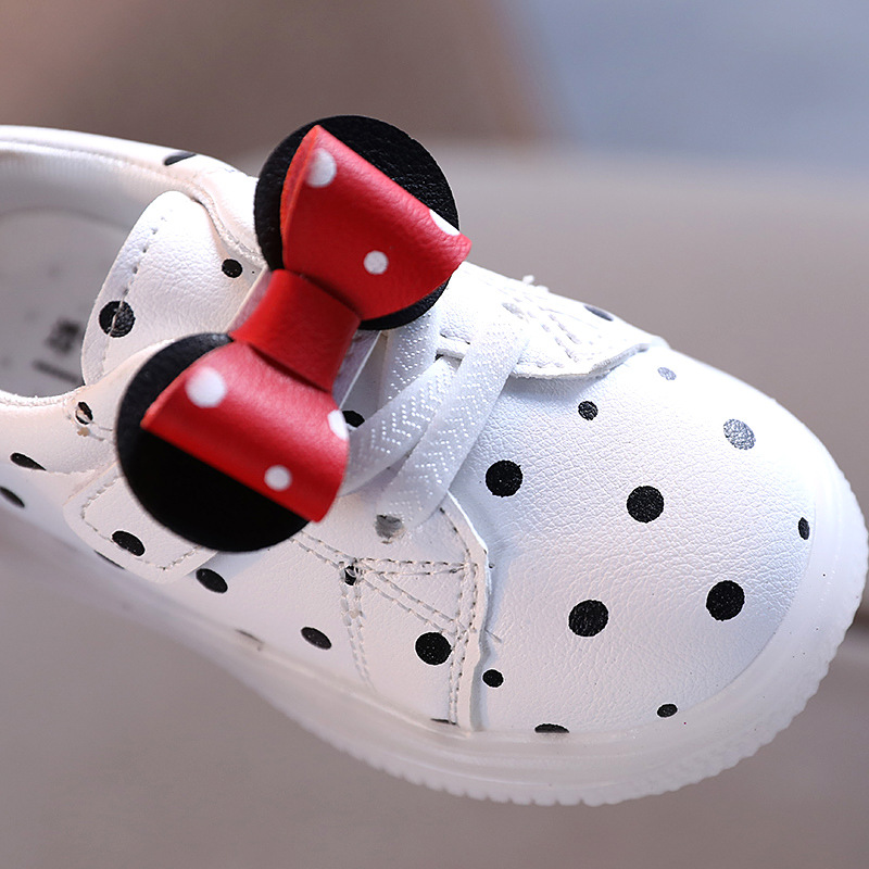 Spring and Autumn 20 new children's light-on shoes girls' bow LED luminous shoes lightweight breathable baby girls' shoes