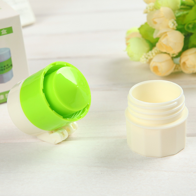 Factory wholesale new plastic four treasure box multi-functional household tablet medicine cutter medicine box medicine grinder medicine grinder