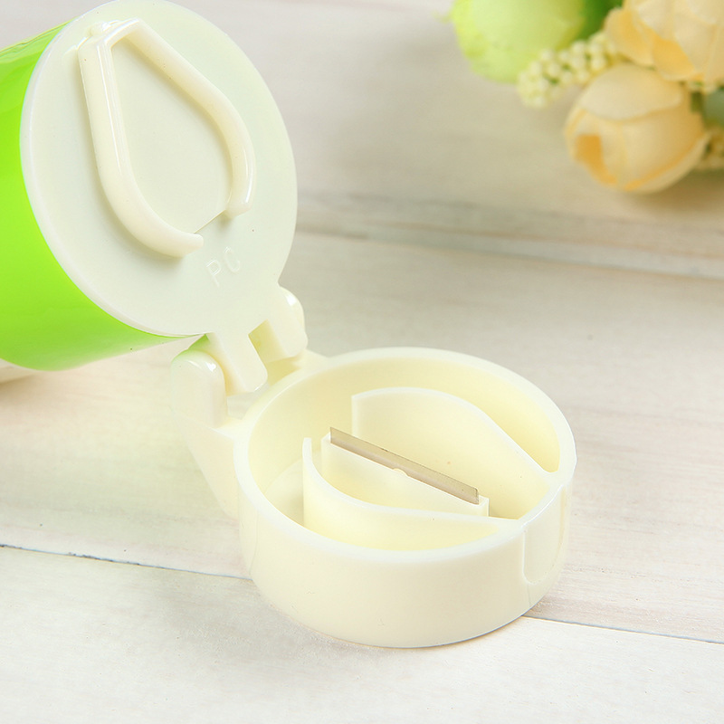 Factory wholesale new plastic four treasure box multi-functional household tablet medicine cutter medicine box medicine grinder medicine grinder
