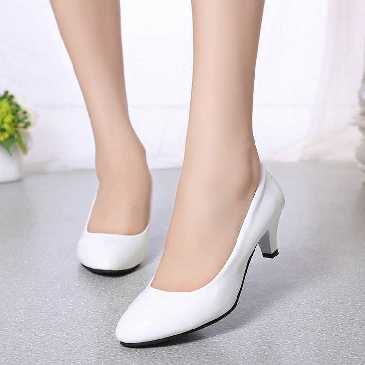 2022 new spring and autumn women OL professional work shoes leather shoes round toe low heel fashion women's shoes 5cm factory wholesale
