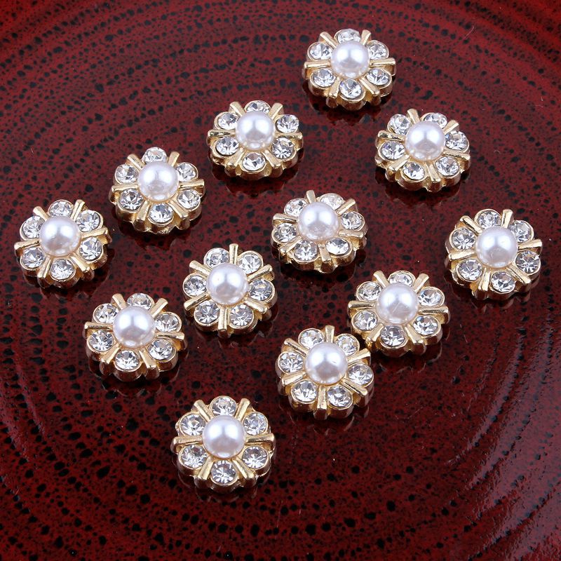 Hot selling classic pearl rhinestone small flower-shaped diamond-embedded alloy diamond buckle handmade DIY hair accessories flower plate jewelry