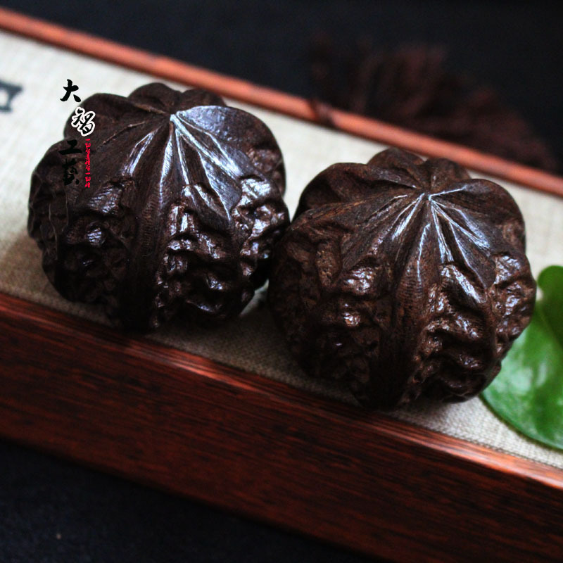 Factory wholesale Vietnam agarwood walnut fitness ball hand ball agarwood ornaments crafts handle pieces