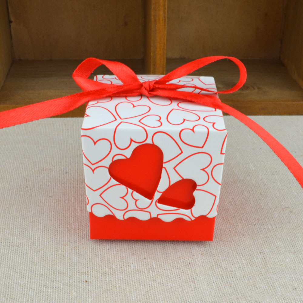 Korean-style hollow double love candy box wholesale wedding gift candy box candy box baby birthday gift box