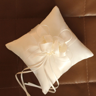 AliExpress 15*15 milk silk ring pillow Bridal ring pillow Western wedding supplies wholesale wedding ring pillow supply