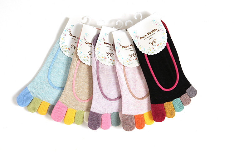 Factory wholesale color matching spring and summer women's colored cotton invisible ankle socks low-cut toe socks non-slip silicone ankle socks