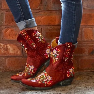 Foreign trade 2020 Autumn new women's shoes pointed embroidered 40-43 plus size leather boots short Martin boots women's shoes