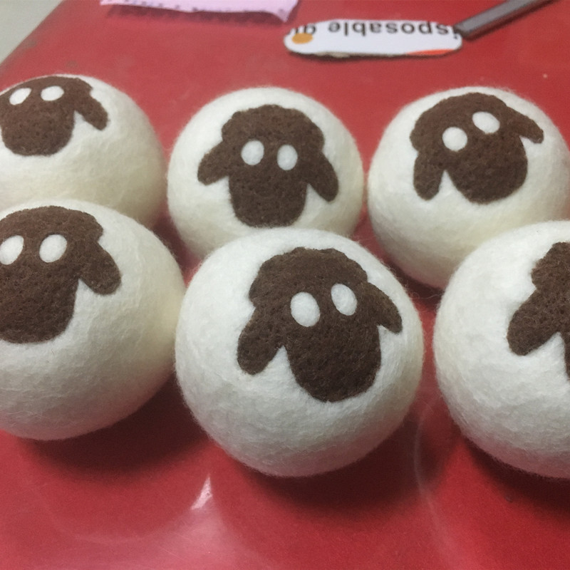 Supply Embroidered sheep head pattern wool laundry ball dryer with felt ball moisture absorption fluffy clothes