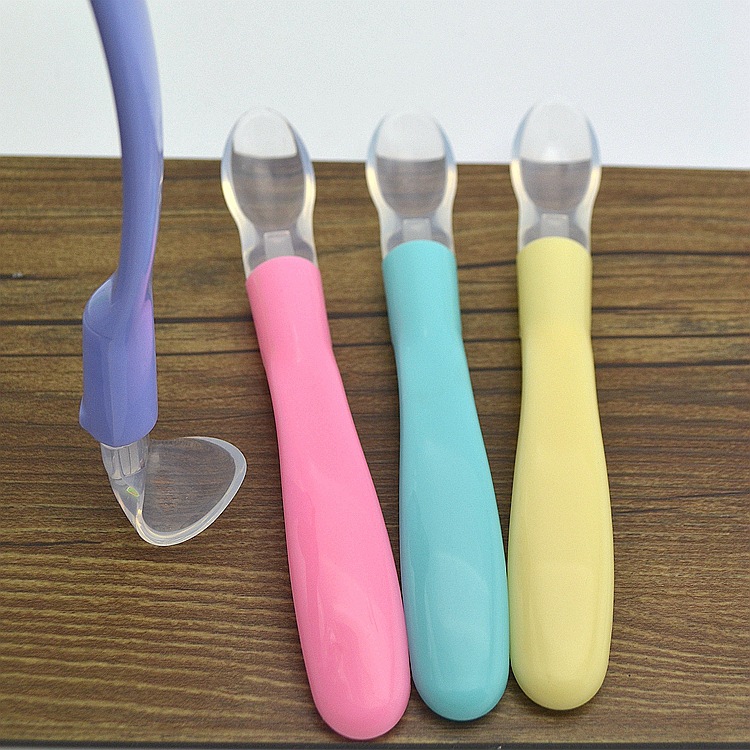 Factory wholesale baby silicone soft spoon newborn feeding feeding soft head silicone spoon medicine spoon